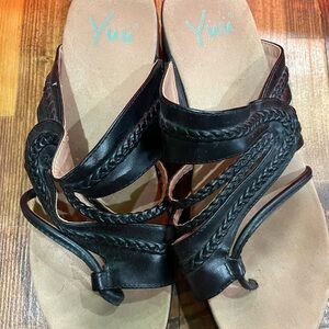 Yuu Women's Black Braided Sandals